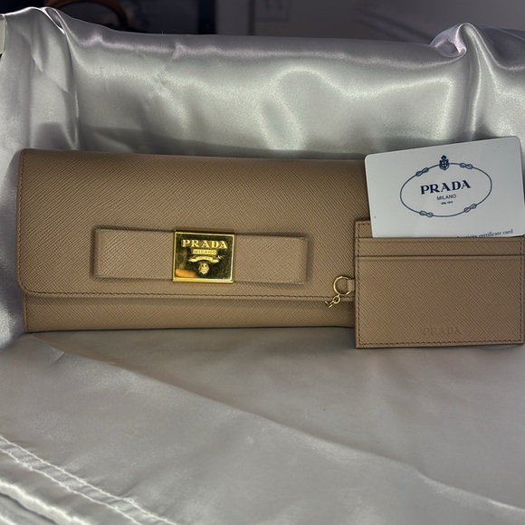 PRADA SAFFIANO FIOCCO WALLET W/AUTHENTICITY CARD - Picture 10 of 11
